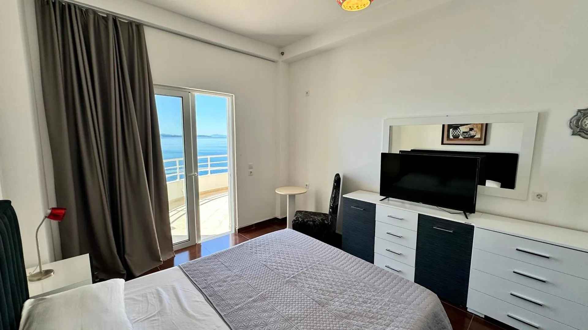 Blue Deluxe Apartment Saranda
